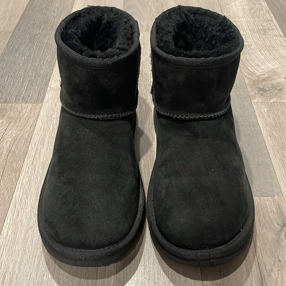 UGG Classic Mini II Genuine Shearling Lined Boot - Picture 6 of 12